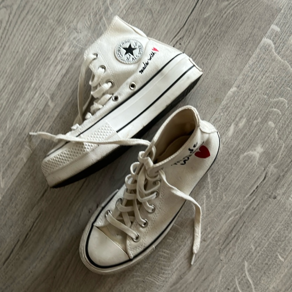 Convers platform made with love logo